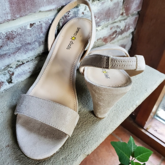 Ladies heels - Picture 2 of 4